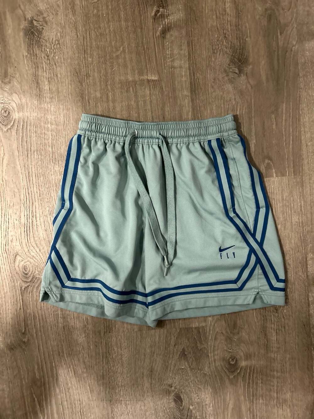Nike Women's Dri-Fit Swoosh Fly Crossover Basketball Shorts